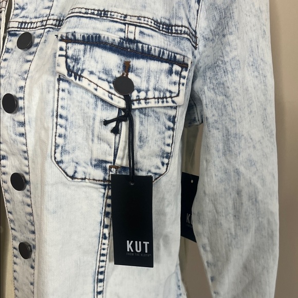 😊👖💙🥶Kut from the Kloth Light Wash Denim Jacket - Picture 6 of 13